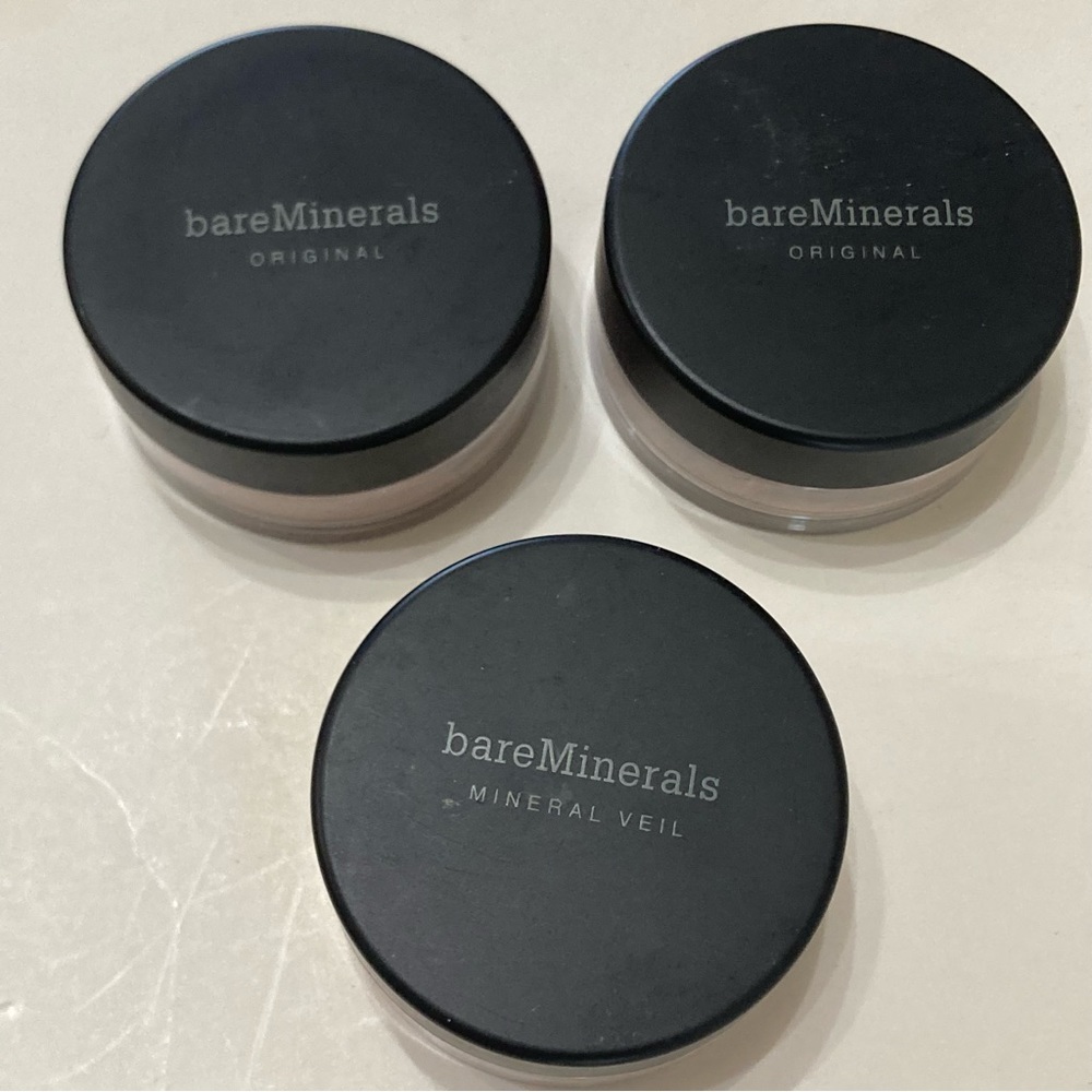 Lot Bare Minerals 2 foundation, medium  C 25 8 g and 1 mineral veil 9g